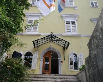 Hi Hostel Rijeka - Rijeka - Gebäude