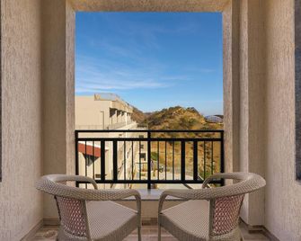 Lemon Tree Resort, Kumbhalgarh - Kumbhalgarh - Balcony