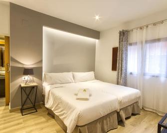 Lucero 12 Marbella Hostal Boutique - Marbella - Habitación