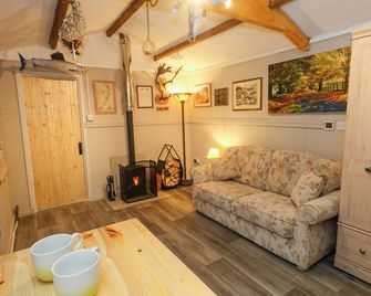 The Cabin at Little Timbers - Ringwood - Living room