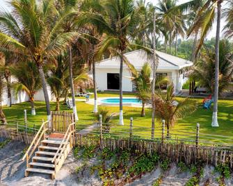 Beach Front Villa with 3B, WiFi, AC in delightful Playa El Pimental, El Salvador - Playa El Pimental - Piscina