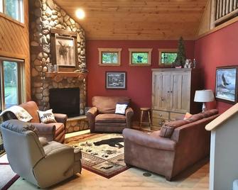 Beautiful four season chalet in northern Wisconsin Lakeshore - Siren - Sala de estar