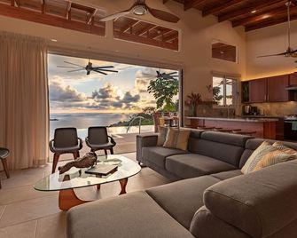 Perfect for multiple couples & families/luxurious/huge ocean view/gated/private - Ballena - Living room