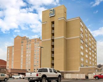 Quality Inn & Suites Charleston - Civic Center - Charleston - Building