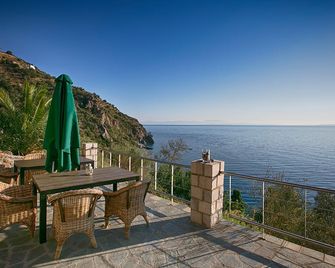 4 Villas with Sea View and beach front - Pera Melana - Balcony