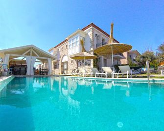 Morisi Konak - Alacati - Pool