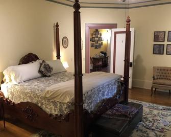The Parsonage Inn B&B - Grand Rapids - Bedroom
