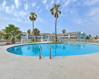 Waterfront Key Allegro Condo with Balcony and Pool - Rockport - Pool