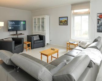 Beautiful Home In Højer With Wifi - Højer - Sala de estar