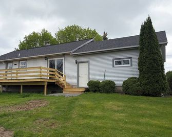 Birch Bungalow on Long Point - Geneseo - Edificio