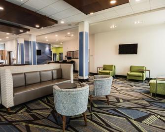 Holiday Inn Express & Suites Edmonton N - St. Albert - Saint Albert - Lobby