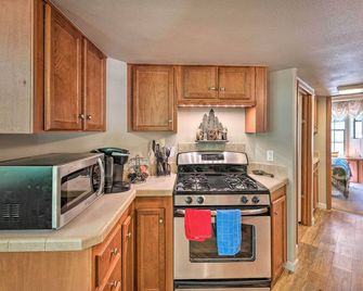 Gateway to Sunrise Resort! Show Low Cabin w/ Deck - Show Low