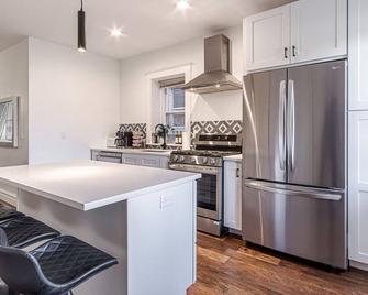 Ann Avenue Charming 3 Bedroom Retreat Near Downtown St Louis - St. Louis - Küche