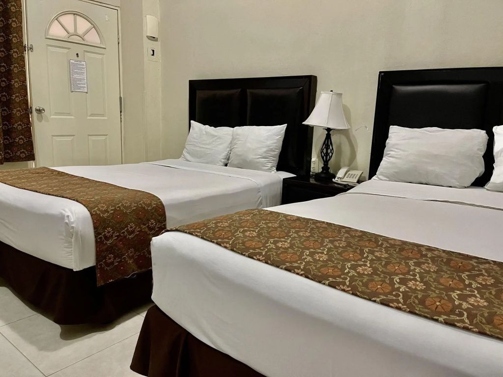 Hotel Esmeralda's - טוטסטלה גוטיירס