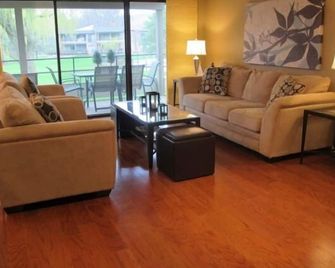 Perfect Location Lake Geneva / Abbey Villas condo - Fontana-On-Geneva Lake - Sala de estar
