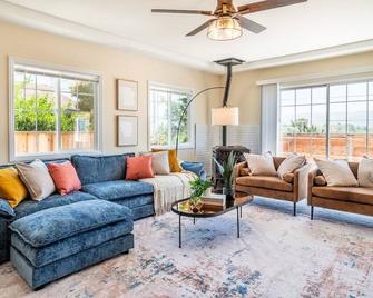 4 bed/2 ba Quiet Monterey County Retreat home - Monterrey - Sala de estar