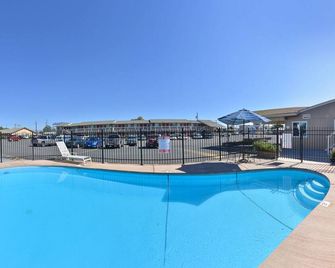 Silverstone Lite - Sunnyside - Pool