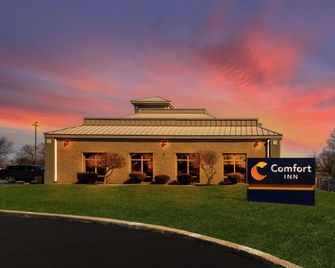 Comfort Inn - Huntington - Building