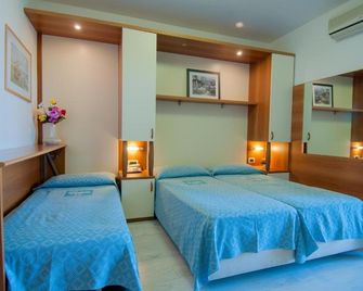 هوتل آي بيني - غرادو - غرفة نوم