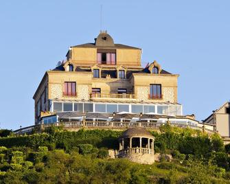 Domaine De La Corniche - Rolleboise - Building