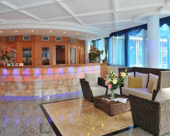 Hotel Alexander - Limone sul Garda - Front desk