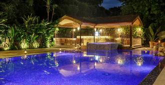 Green Mansions Jungle Resort - Sauraha - Piscina