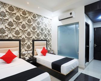 Live On Mrt736 - Meerut - Bedroom