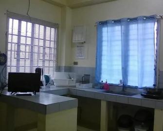 Js3 Studio Apartments - Legazpi City - Küche