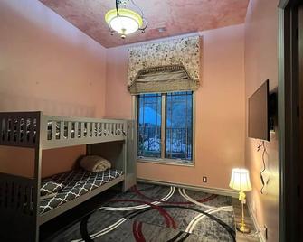 Delightful 4 bedroom ranch with poolside kitchen - Gilroy - Ložnice
