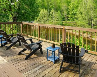 Riverside De Luxewifisteps To The River - Elkins - Balkon