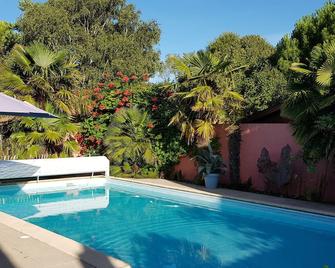 Guest House Near Downtown La Rochelle With Heated Pool - Puilboreau - Piscine