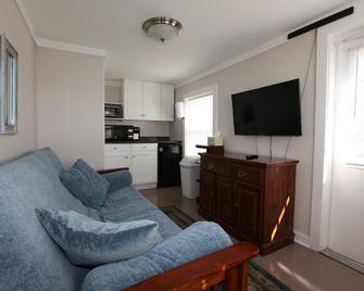 Bijou Bungalow - Beaufort - Living room