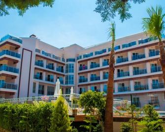 Side Bay Hotel - Side - Building