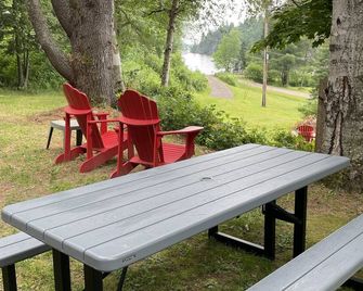 Cottage by the beach, great family destination - Huntsville - Patio