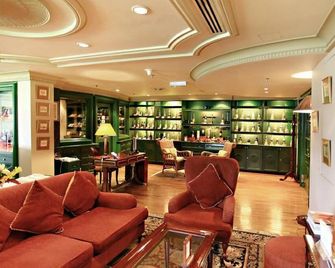 Merdeka Palace Hotel & Suites - קוצ'ינג - טרקלין