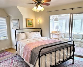 Charming Historic Lompoc Home. Central Coast Wine Country, Pet Friendly - Lompoc - Ložnice