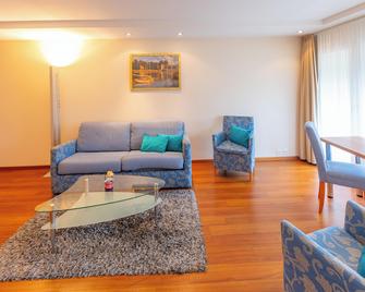 Hotel Holiday Thun - Thun - Wohnzimmer