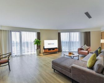 Xi'an International Inland Port Holiday Hotel - Xi'an - Schlafzimmer