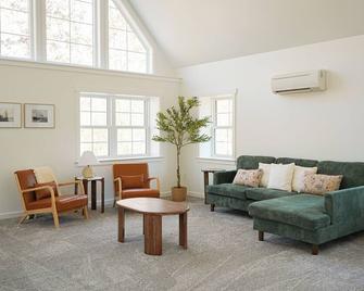 Hideaway Cottage - Morgantown - Вітальня