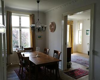 Lovely apartment near beach and park. - Hellerup - Dining room
