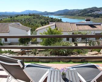 Serene Retreat in Lake Vinuela with Breathtaking Views - Viñuela - Balcón