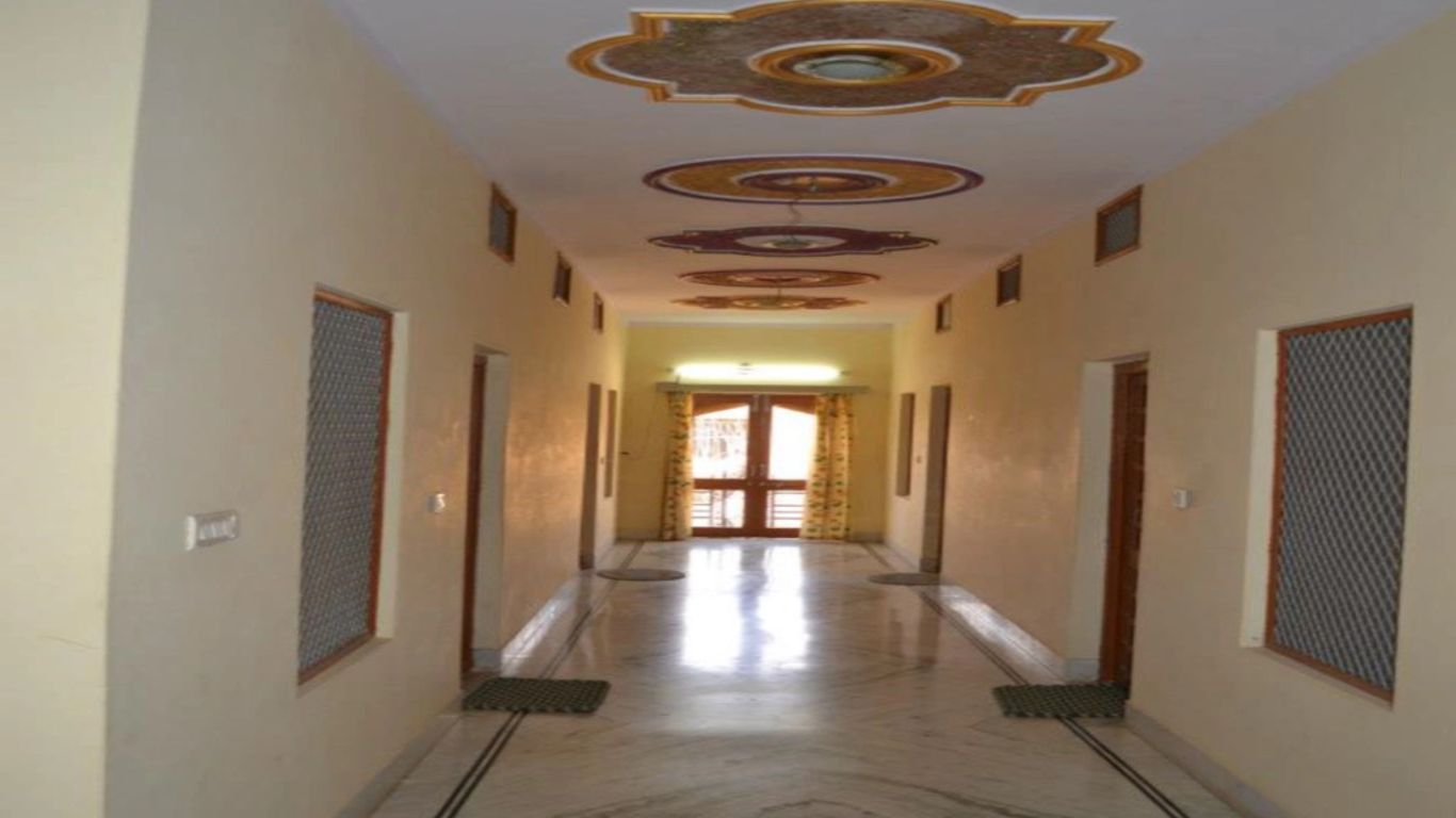 Hotel Roop Mahal