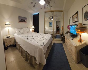 Vacation In Paradise in Makaha Area with free parking - Waianae - Habitación