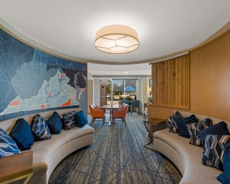 Holiday Inn Express Hampton - Coliseum Central By IHG - Hampton - Wohnzimmer