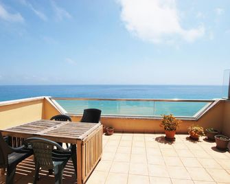 Waves and sky - Montgat - Balcón