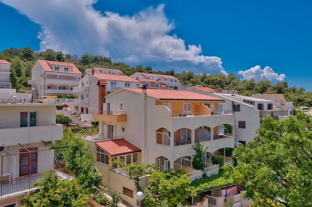 Komazin - Hvar - בניין