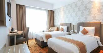 Hotel Remcy - Makassar - Schlafzimmer