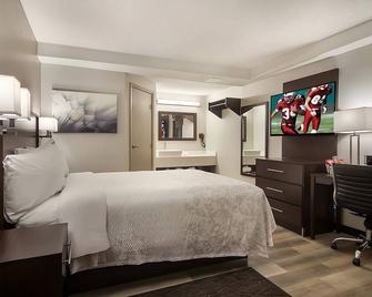 A bang for your buck! A short walk from Erie Art Museum! Pets Allowed, Parking! - Erie