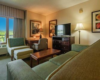 Arbors at Island Landing Hotel & Suites - Pigeon Forge - Living room