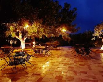 Momentum Wellness Bio Resort - Castelvetrano - Patio